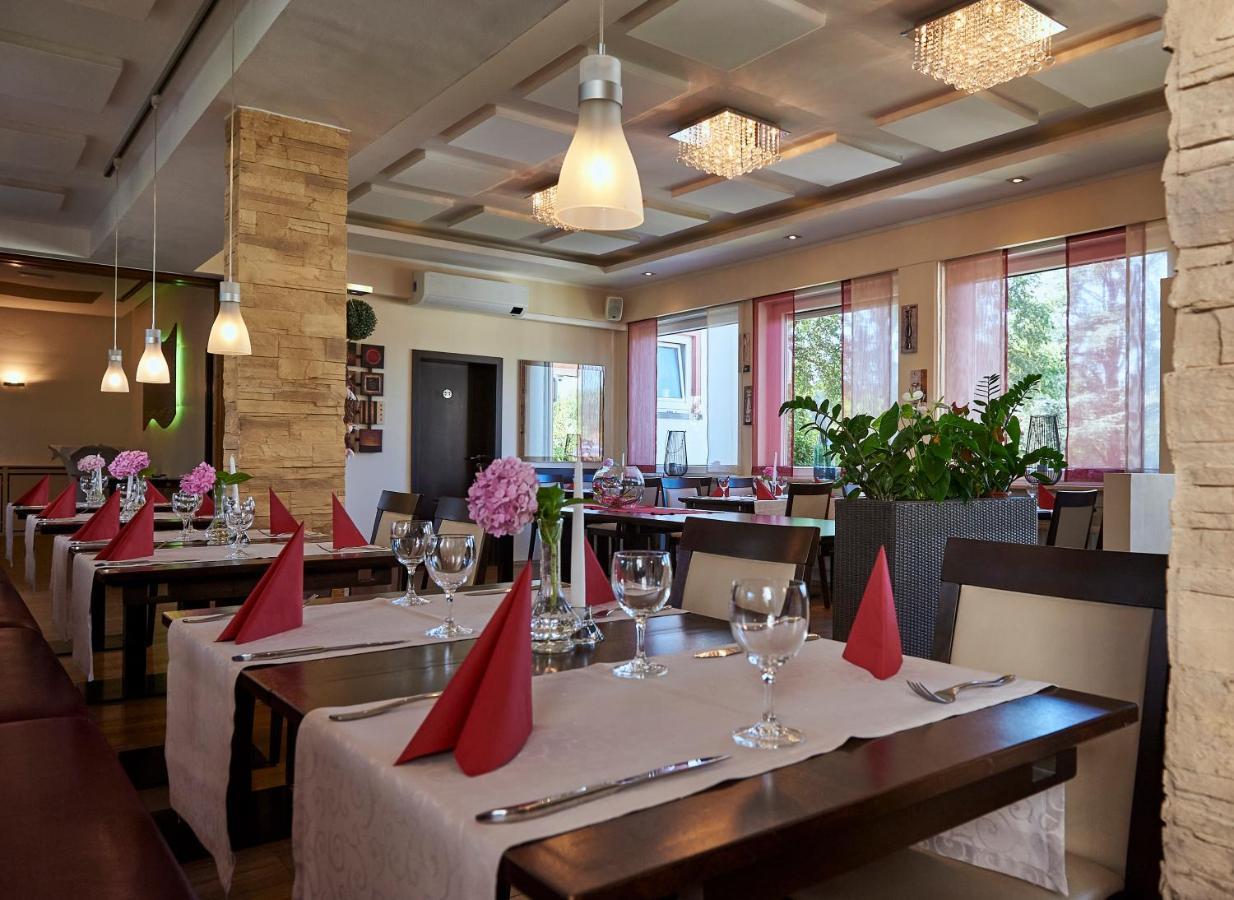 Hotel Restaurant Lindenhof Biblis エクステリア 写真